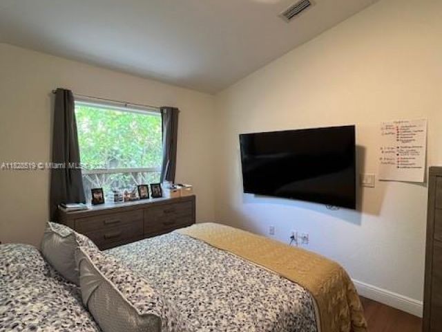 Продажа дома по адресу 1988 SE 12th St - фото 6212861