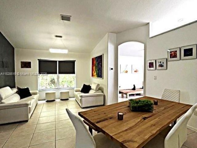 Продажа дома по адресу 1988 SE 12th St - фото 6212871