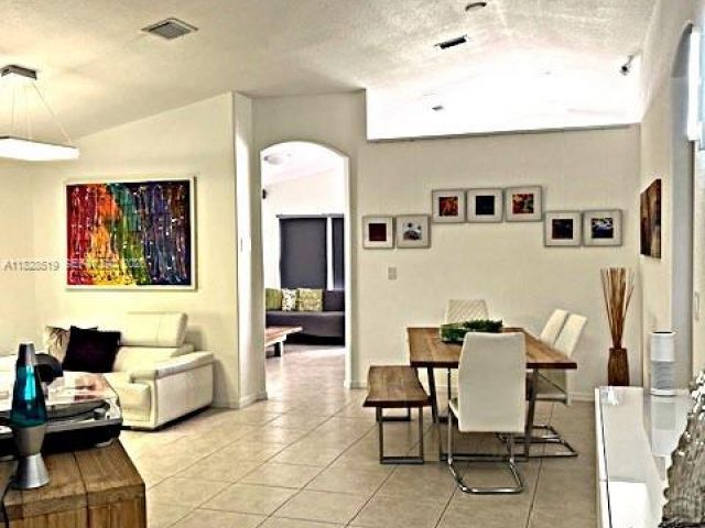 Продажа дома по адресу 1988 SE 12th St - фото 7435986