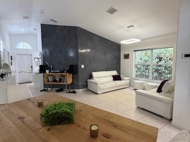 Продажа дома по адресу 1988 SE 12th St - фото 7435987