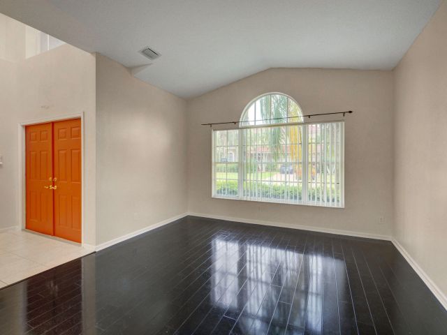 Дом в аренду по адресу 1282 Pebble Ridge Lane - фото 6345465