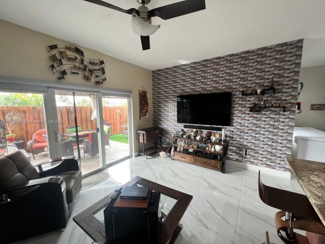 Продажа дома по адресу 13220 SW 143rd Ter - фото 6206882