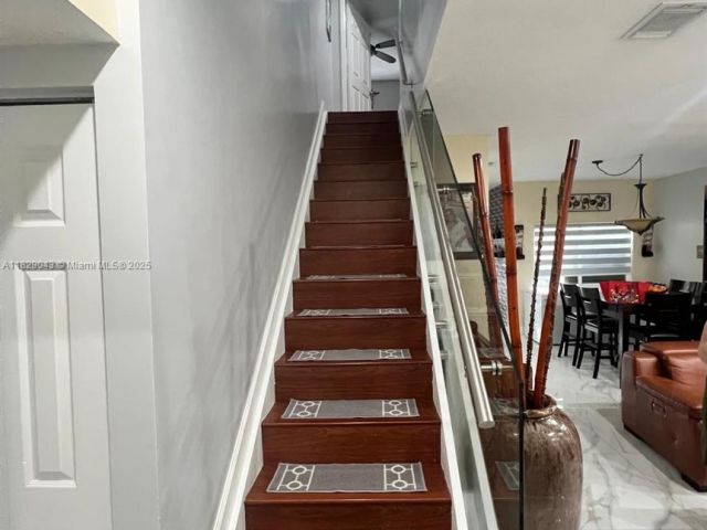 Продажа дома по адресу 13220 SW 143rd Ter - фото 6206892