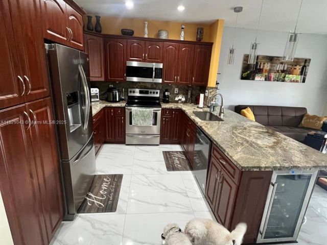 Продажа дома по адресу 13220 SW 143rd Ter - фото 6206895