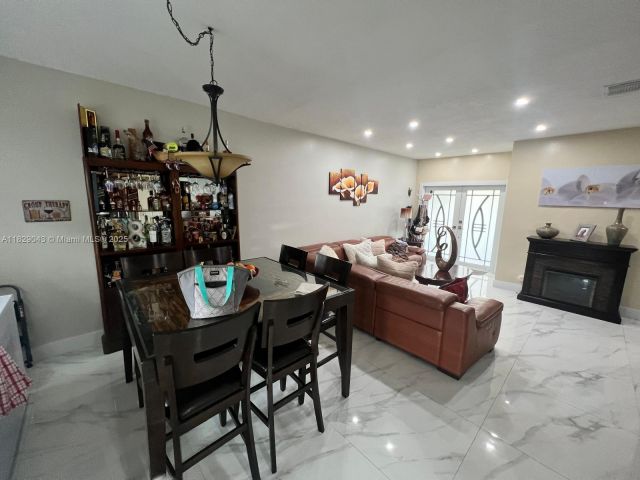 Продажа дома по адресу 13220 SW 143rd Ter - фото 6206896