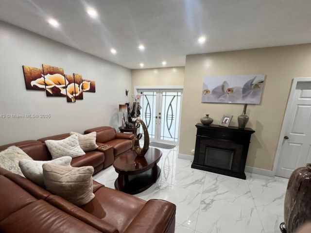 Продажа дома по адресу 13220 SW 143rd Ter - фото 6206897