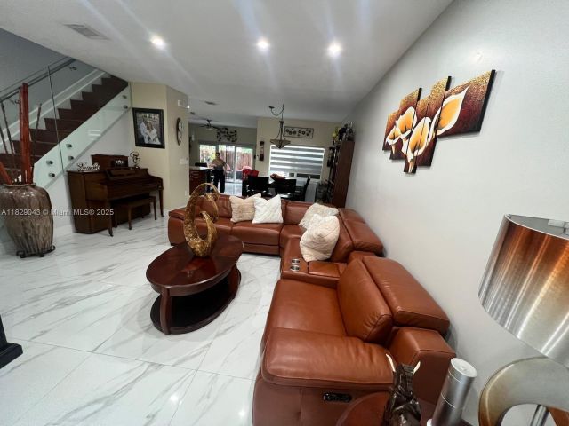 Продажа дома по адресу 13220 SW 143rd Ter - фото 6206898