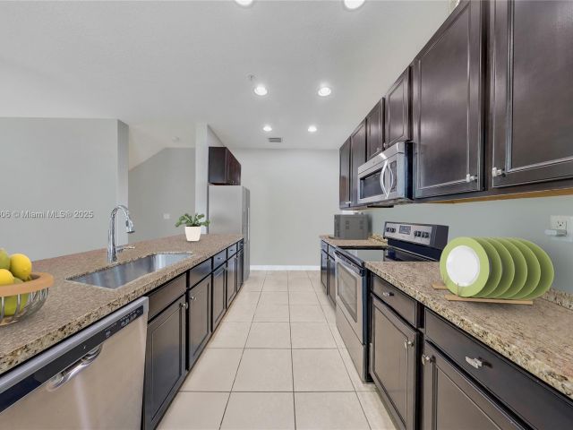 Продажа дома по адресу 14776 SW 10th St 10501 - фото 6206780