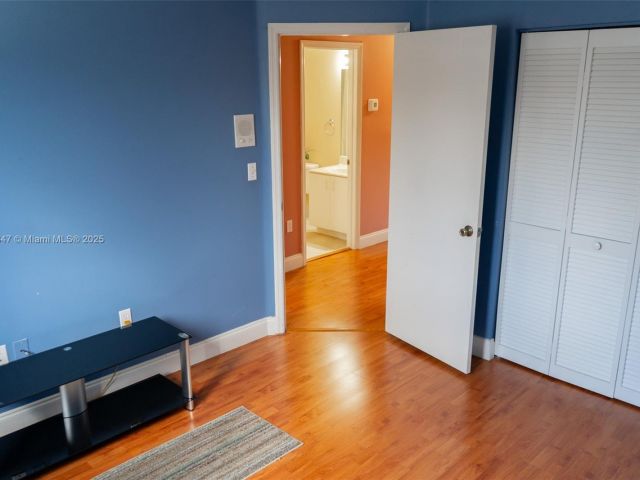 Продажа дома по адресу 13402 SW 153rd St 1904 - фото 6206844