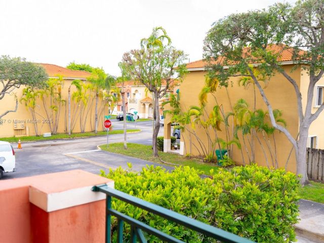 Продажа дома по адресу 13402 SW 153rd St 1904 - фото 6206850