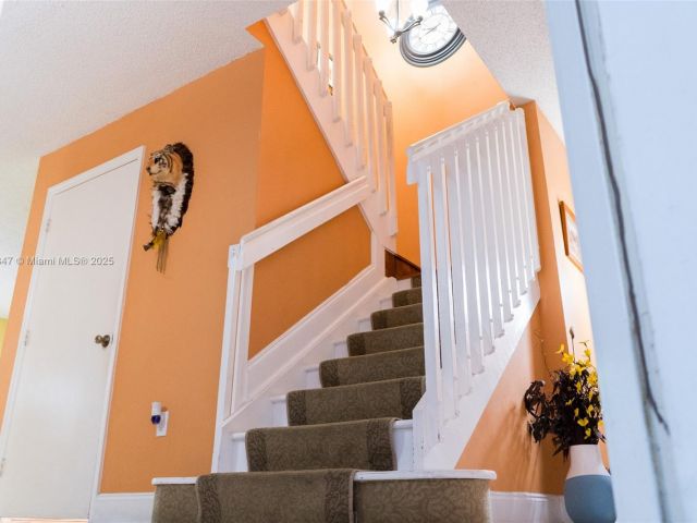 Продажа дома по адресу 13402 SW 153rd St 1904 - фото 6206853