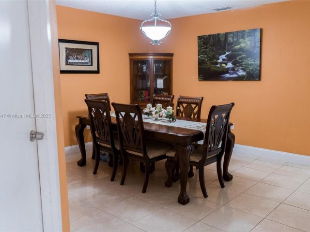 Продажа дома по адресу 13402 SW 153rd St 1904 - фото 6206856