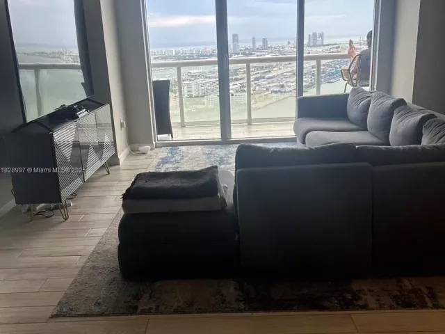 Продажа квартиры #4706 - фото 6225924