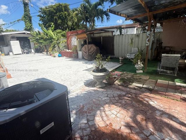 Продажа дома по адресу 7900 SW 21st Ter - фото 6206826