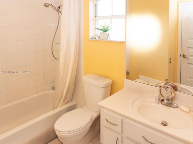 Продажа дома по адресу 7081 SW 158th ct - фото 6207427