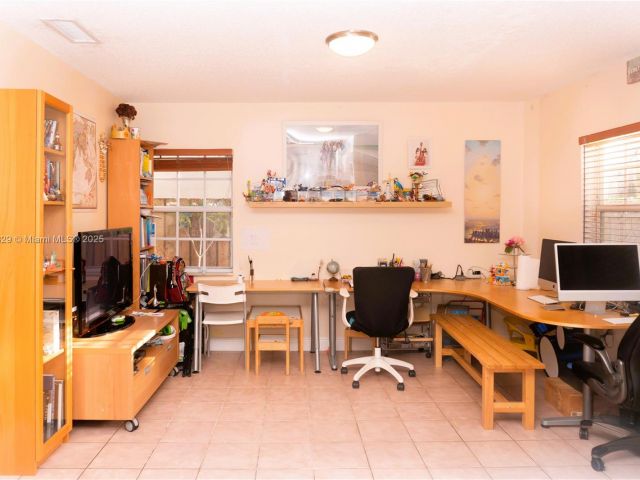 Продажа дома по адресу 7081 SW 158th ct - фото 6207433