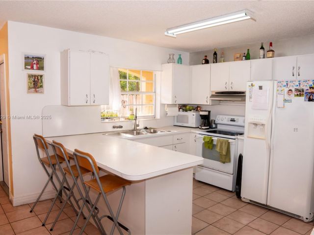 Продажа дома по адресу 7081 SW 158th ct - фото 6207434