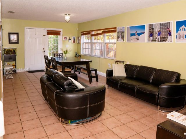 Продажа дома по адресу 7081 SW 158th ct - фото 6207437