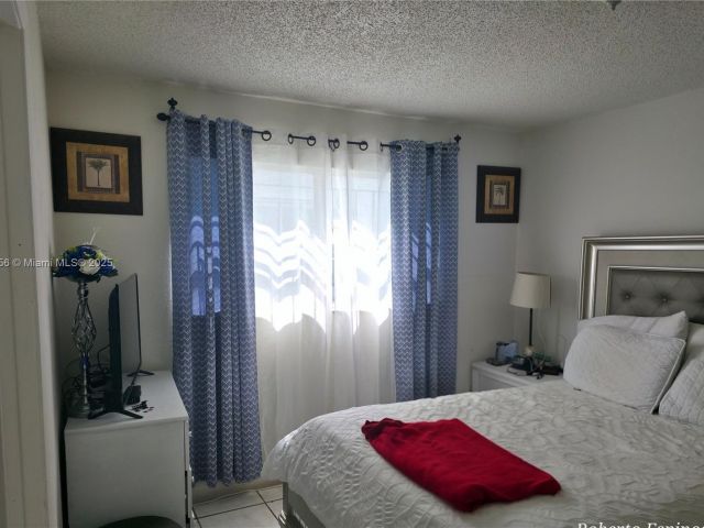 Продажа дома по адресу 2237 NW 50th St - фото 6213330