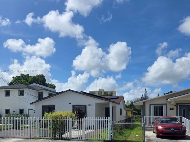 Продажа дома по адресу 2237 NW 50th St - фото 6213334