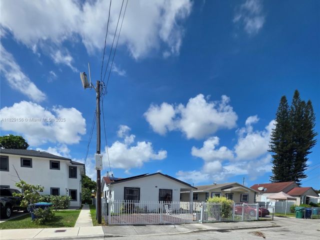 Продажа дома по адресу 2237 NW 50th St - фото 6213335