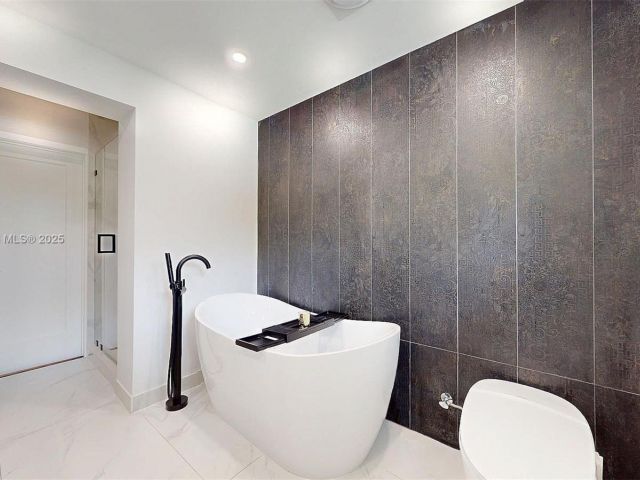 Продажа дома по адресу 1222 Cortez St - фото 6212466