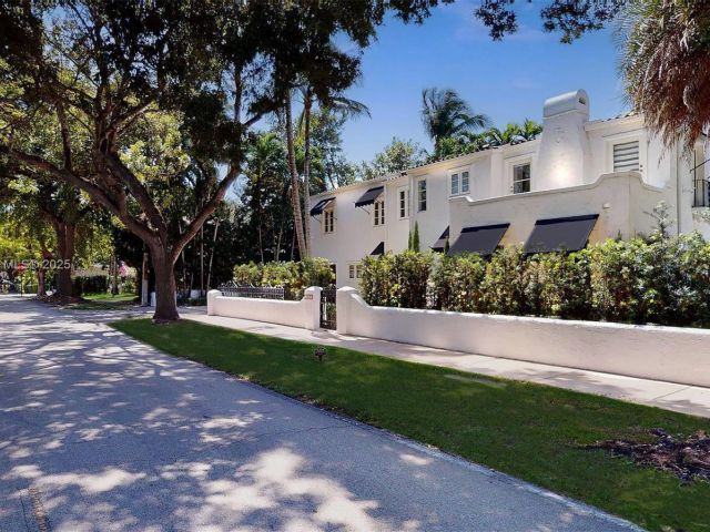 Продажа дома по адресу 1222 Cortez St - фото 6212481