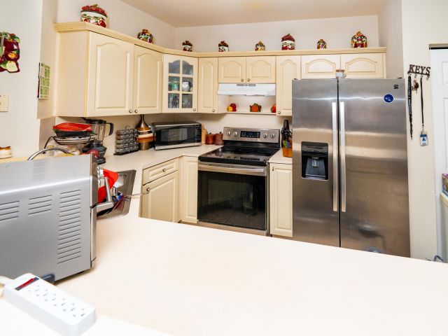 Продажа дома по адресу 6940 NW 5th Place - фото 6224223