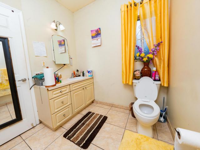 Продажа дома по адресу 6940 NW 5th Place - фото 6430497