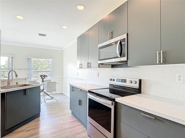 Продажа дома по адресу 1568 SE 20th Ter - фото 6207662