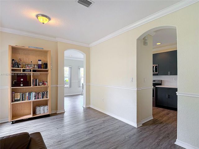 Продажа дома по адресу 1568 SE 20th Ter - фото 6207667