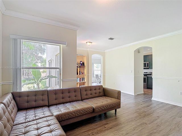 Продажа дома по адресу 1568 SE 20th Ter - фото 6207669