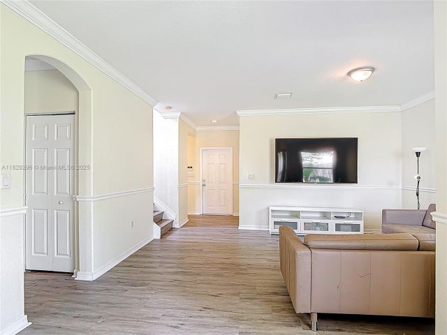 Продажа дома по адресу 1568 SE 20th Ter - фото 6207671