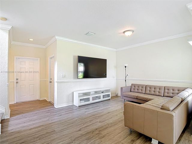 Продажа дома по адресу 1568 SE 20th Ter - фото 6207672