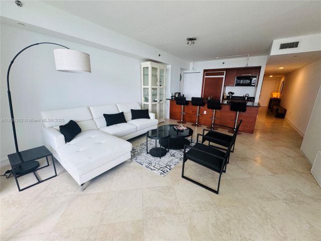 Квартира в аренду номер - фото 6617127