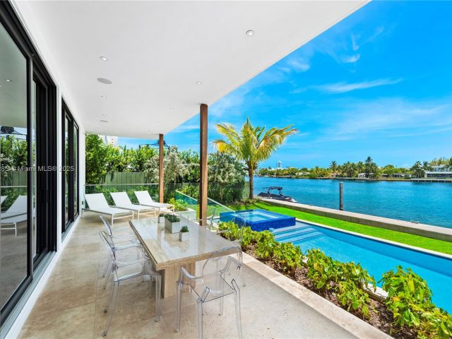 Продажа дома по адресу 1410 S Biscayne Point Rd - фото 6208303