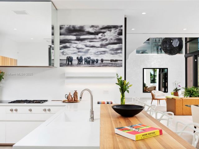 Продажа дома по адресу 1410 S Biscayne Point Rd - фото 6208305