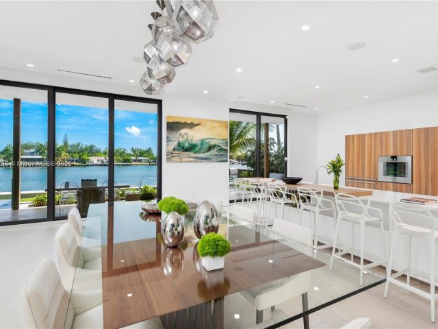 Продажа дома по адресу 1410 S Biscayne Point Rd - фото 6208311