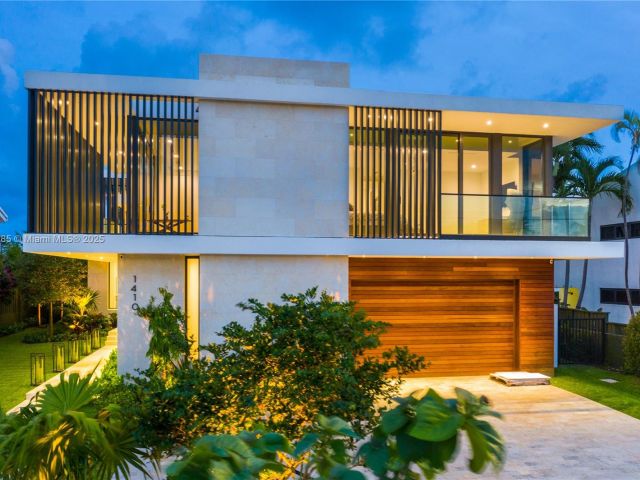 Продажа дома по адресу 1410 S Biscayne Point Rd - фото 6208316