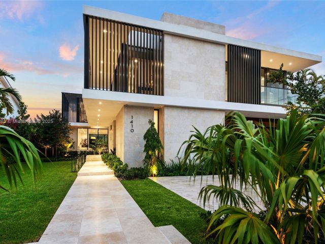 Продажа дома по адресу 1410 S Biscayne Point Rd - фото 6208318