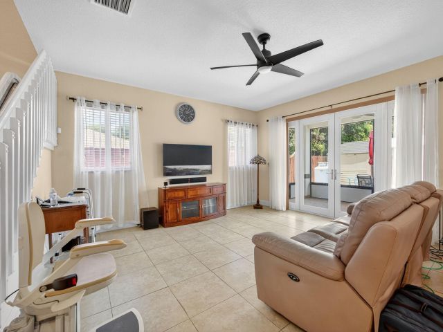 Продажа дома по адресу 18203 SW 152nd Pl - фото 6215608