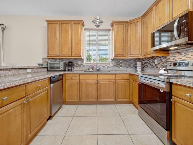 Продажа дома по адресу 18203 SW 152nd Pl - фото 6215610