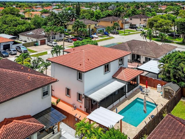 Продажа дома по адресу 18203 SW 152nd Pl - фото 6215619