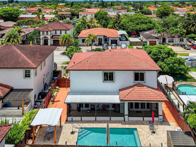 Продажа дома по адресу 18203 SW 152nd Pl - фото 6215620