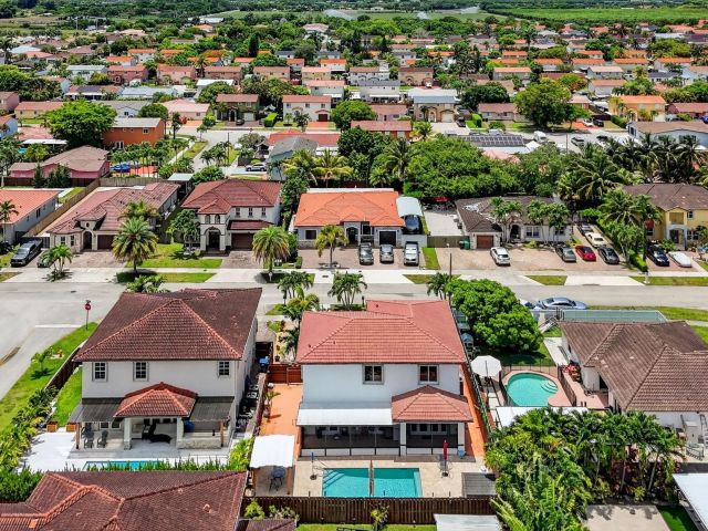 Продажа дома по адресу 18203 SW 152nd Pl - фото 6215621