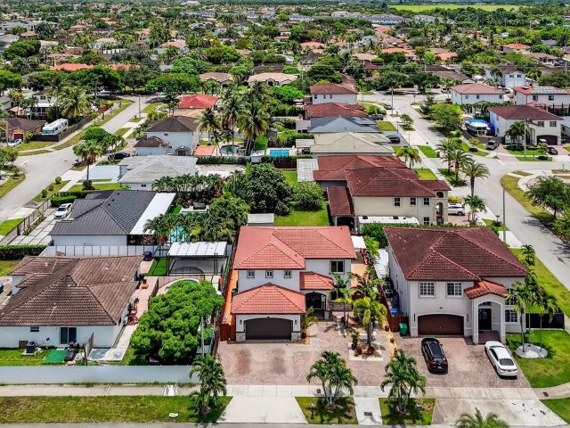 Продажа дома по адресу 18203 SW 152nd Pl - фото 6215622