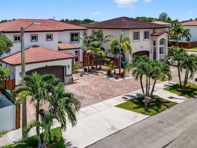 Продажа дома по адресу 18203 SW 152nd Pl - фото 6215624