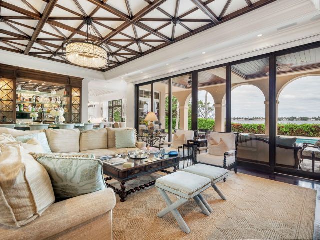 Продажа дома по адресу 3215 S Flagler Drive - фото 6209530