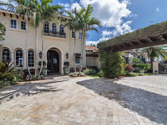 Продажа дома по адресу 3215 S Flagler Drive - фото 6209535