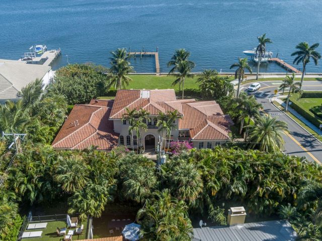 Продажа дома по адресу 3215 S Flagler Drive - фото 6209539